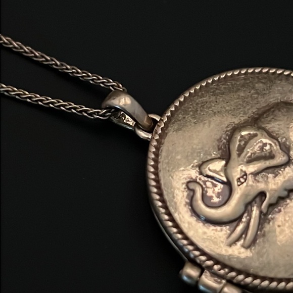 Lucky Brand Elephant Pendant Necklace - Picture 4 of 4